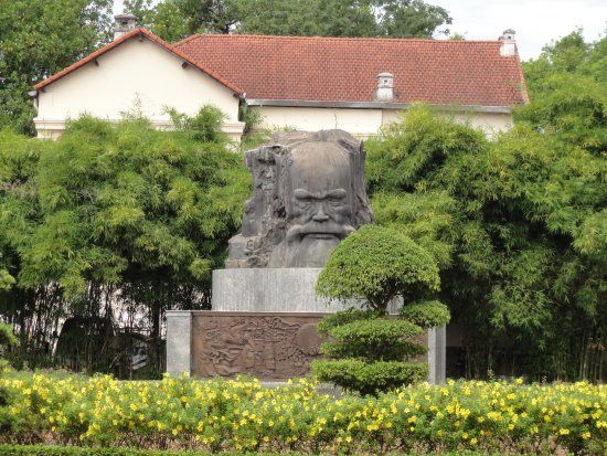 Phan Boi Chau Street Monument